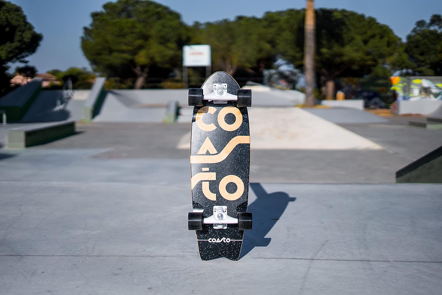 Surfskate Coasto polyvalent : skatepark, street, pumptrack, tout-terrain, cruiser avec trucks optimisés et deck pad transparent. 8 Surfskate Coasto polyvalent : skatepark, street, pumptrack, tout-terrain, cruiser avec trucks optimisés et deck pad transparent. – Image 8